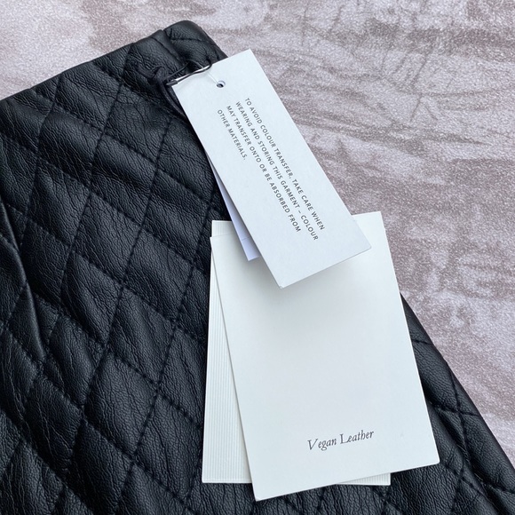 Aritzia Sunday Best Black Quilted Diamond Vegan Leather Flynn Mini Skirt NWT - Picture 4 of 11